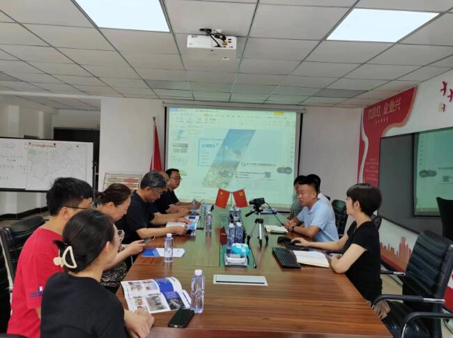 遼寧省測(cè)繪地理信息學(xué)會(huì)理事長(zhǎng)楊國(guó)范、秘書長(zhǎng)高振東一行到公司參觀指導(dǎo)